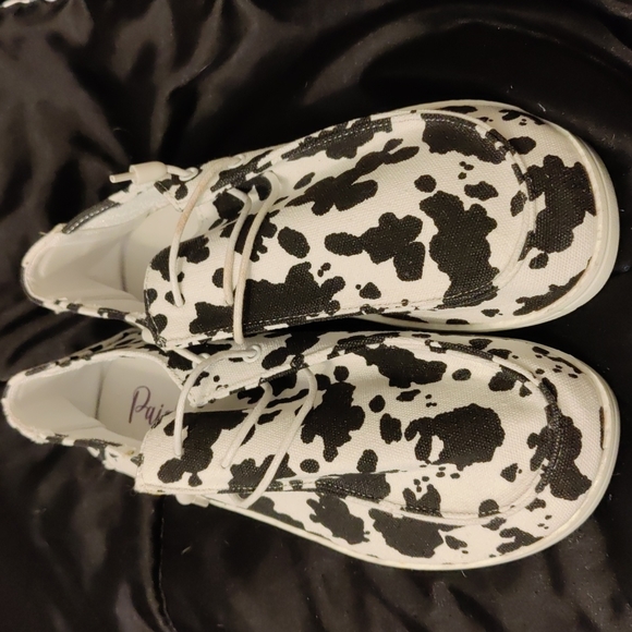 COW 🐄 print slip ons - Picture 2 of 3